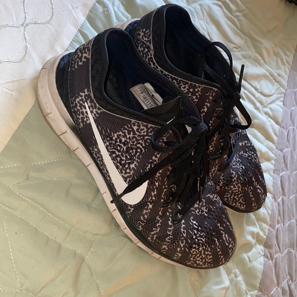 Women’s Nike free run sneakers